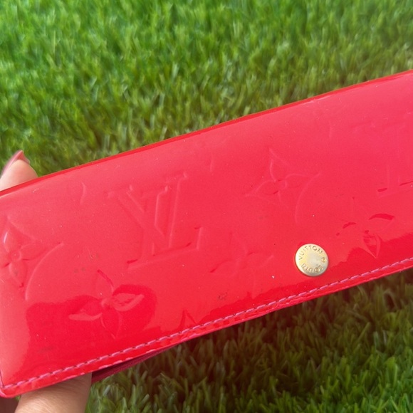 Louis Vuitton vintage patent leather, red zippy wallet. - Picture 7 of 13